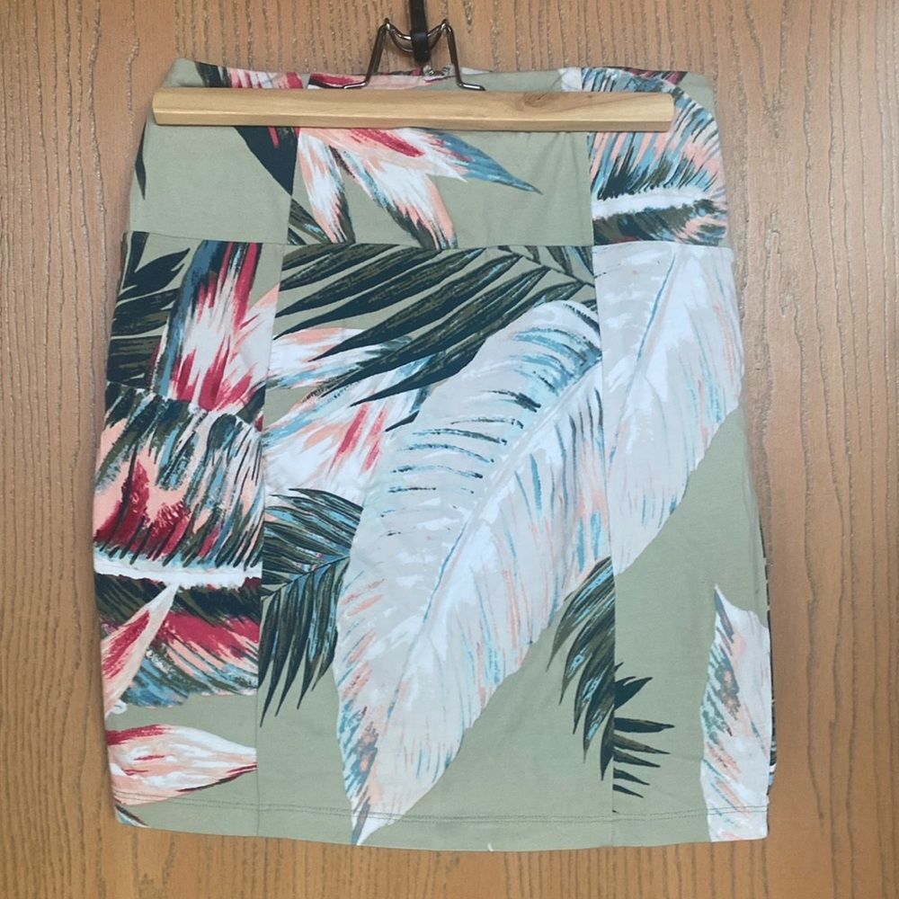 Guess Tropical Mini skirt size small